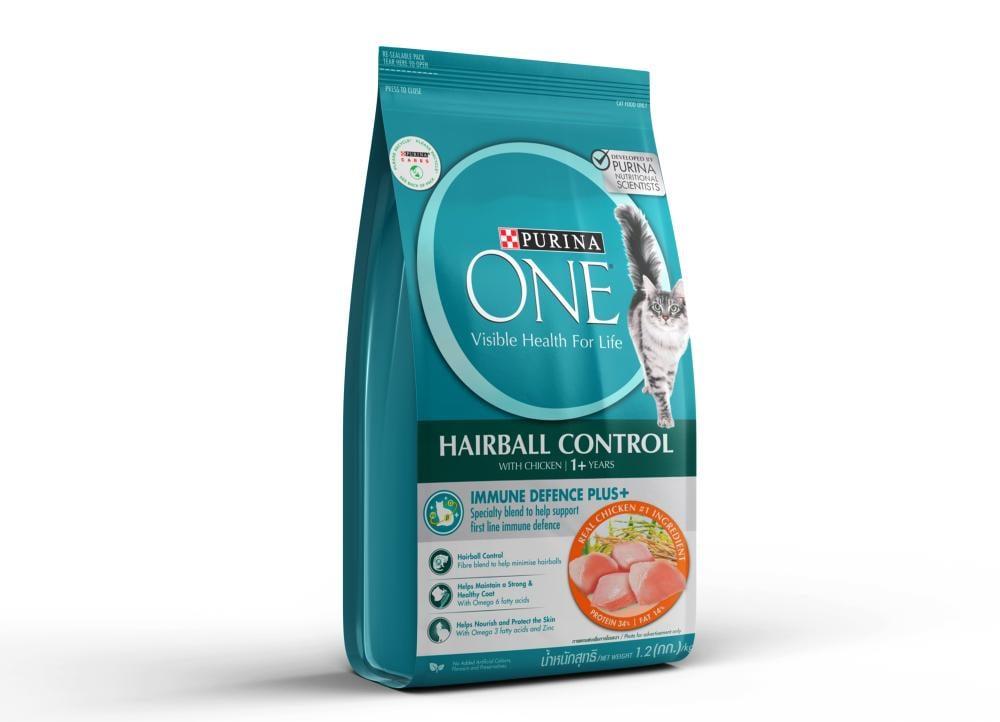 طعام للقطط هير بول كونترول بقطع الدجاج للتحكم في كرات الشعر المعدة من بيورينا ون لعمر سنة فما فوق 1.2 كيلو