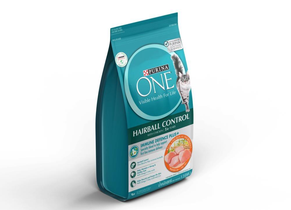 طعام للقطط هير بول كونترول بقطع الدجاج للتحكم في كرات الشعر المعدة من بيورينا ون لعمر سنة فما فوق 1.2 كيلو
