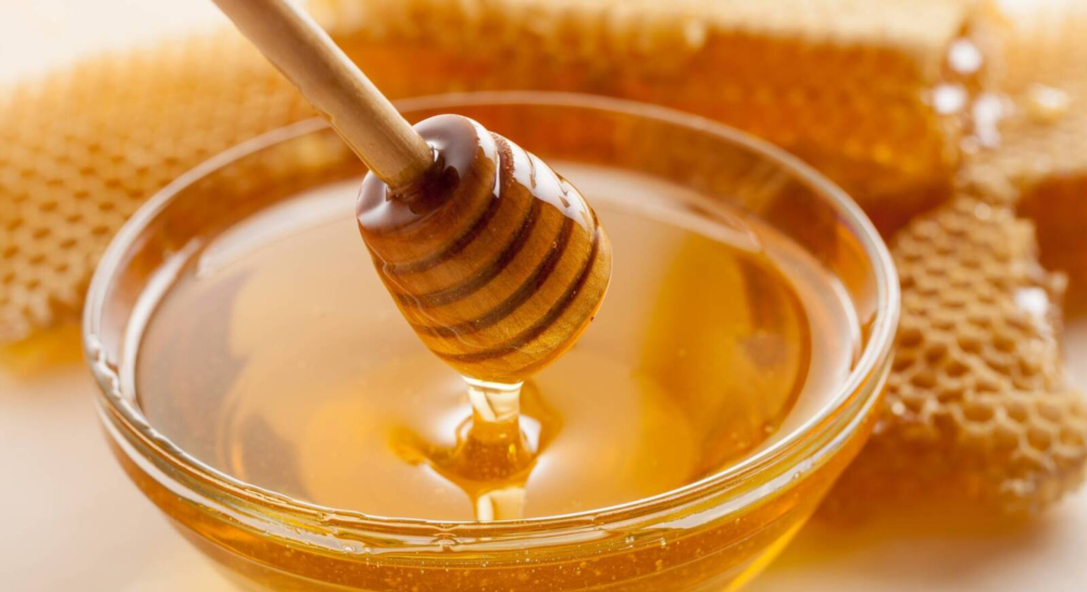 أسرار عسل مانوكا النيوزيلندي: ما الذي يجعله فريدا؟