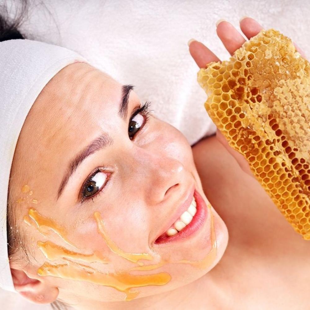 عسل مانوكا والعناية بالبشرة: فوائد مذهلة لجمال طبيعي