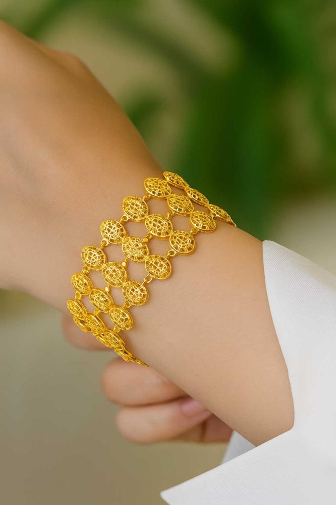 Al Anoud Bracelet from Rose Gold: The elegance of timeless details and the charm of timeless elegance