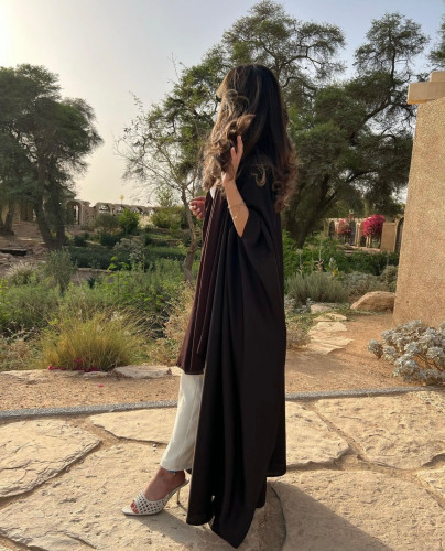 عباية بني غامق بشت