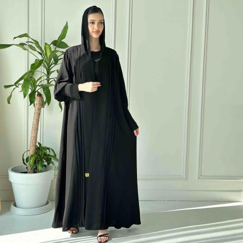 Black quarter-cloche abaya with pleats on the sides and sleeves