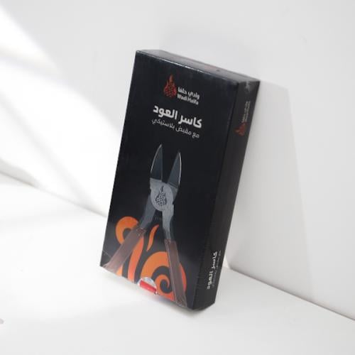 قطاعة عود بنية اللون