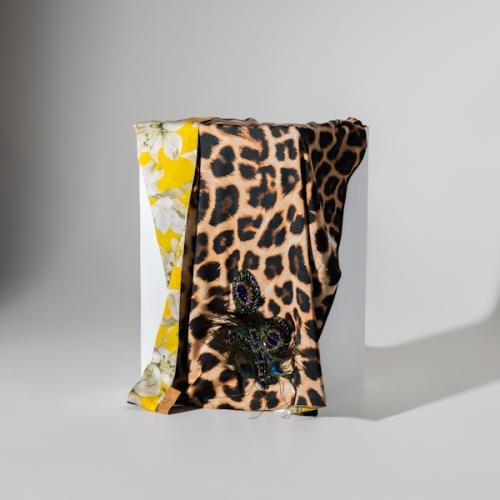 سكارف حرير مطعّم بالكرستال الفاخر دبل فيس