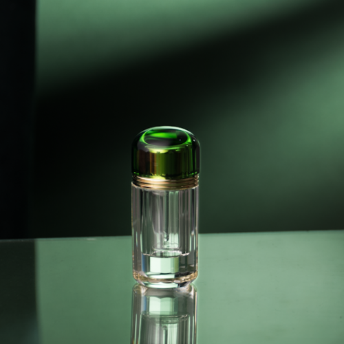 ربع تولة كرستال بوهيمي فاخر  شفاف بغطاء أخضر مطعّمه باللون الذهبي