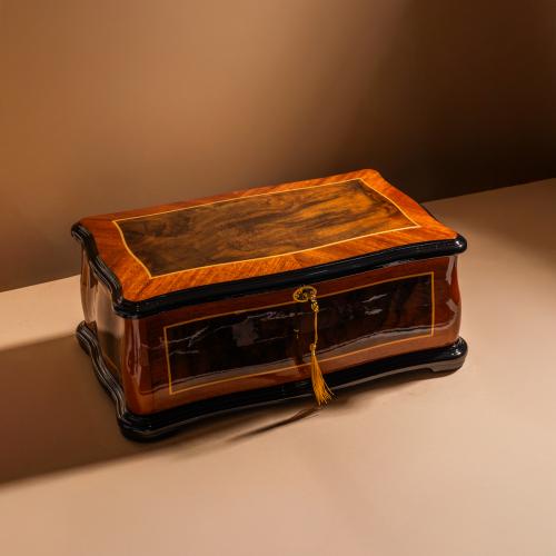 بوكس فاخر من خشب الزان ملبس بالمخمل