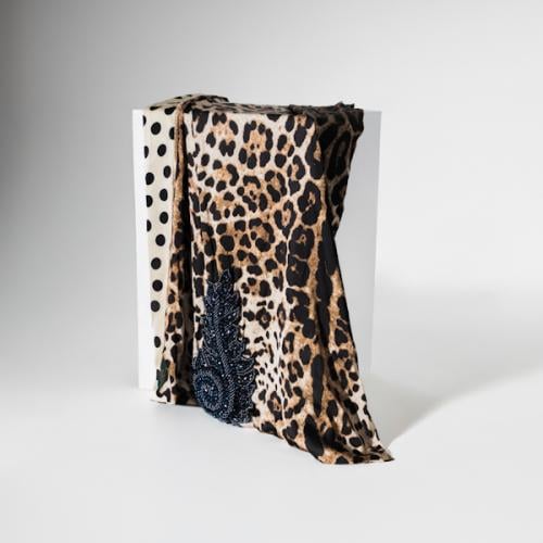 سكارف حرير مطعّم بالكرستال الفاخر دبل فيس