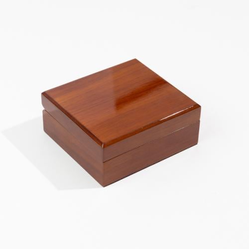 بوكس خشبي  للعود ملبس بشامواه داخلي بيج حجم وسط