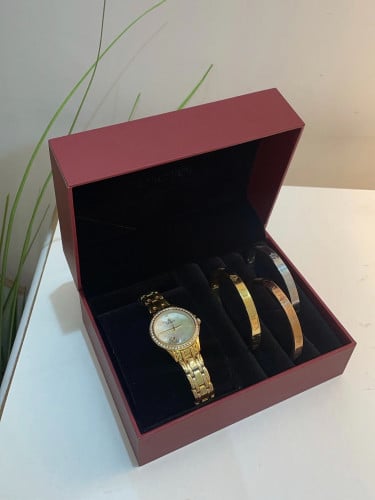 ساعه و 3 اساور