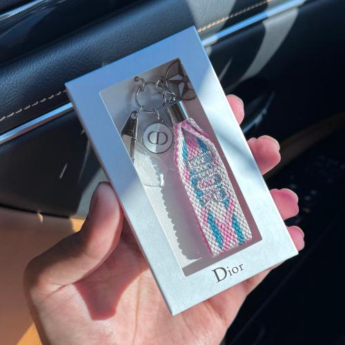 ميدالية مفاتيح ديور vip gift