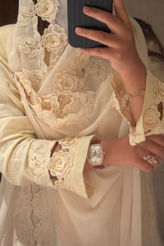 عباية بقصة كلوش لنن و طرحه مزينه