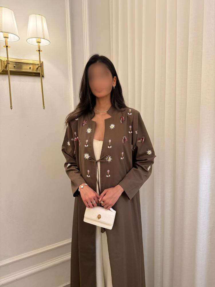 عباية لنن بشك يدوي مع تطريز