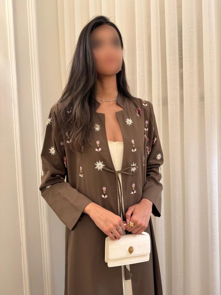 عباية لنن بشك يدوي مع تطريز