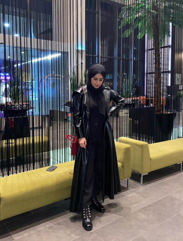 عباية جلد مع حزام