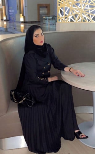 عباية بتصميم كلاسك اللون اسود