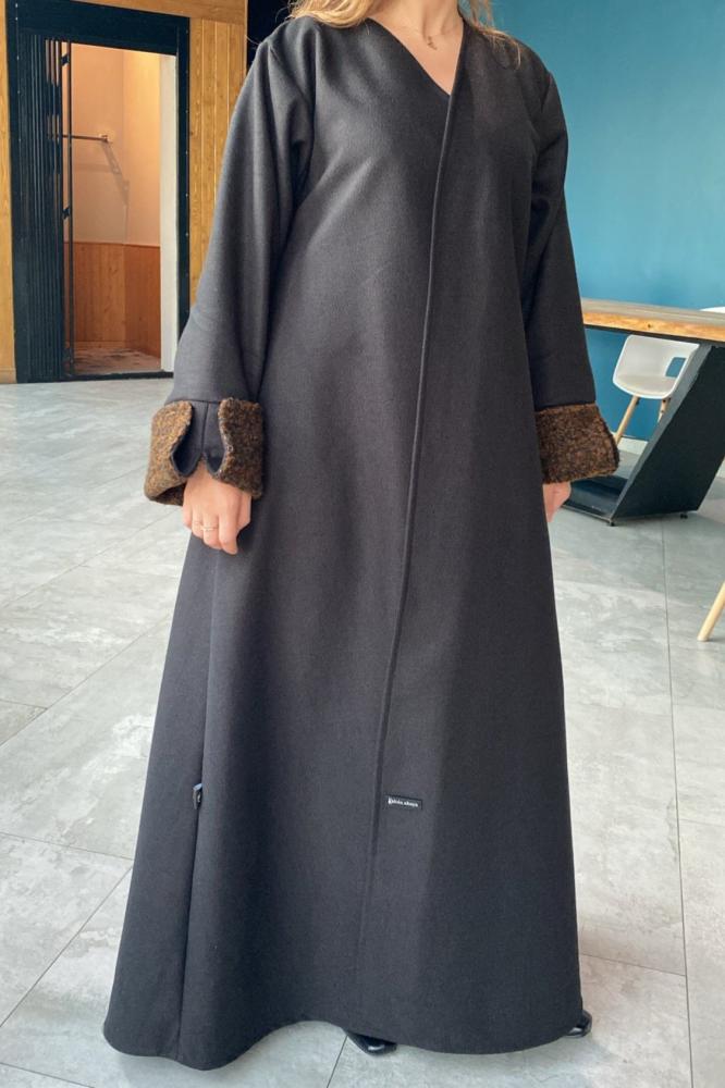 عبايه جوخ اسود