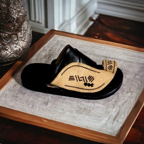 حذاء شرقى ولادي كبير بيج