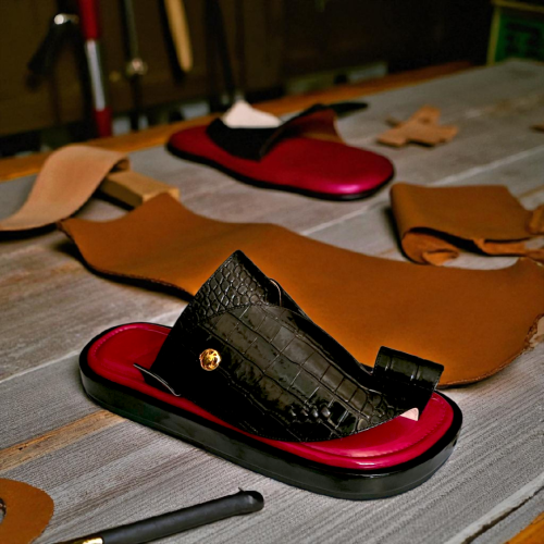 حذاء شرقي_ صناعة وطنية  لماع اسود