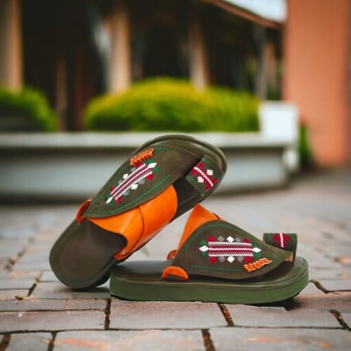 حذاء شرقى مطرز - زيتونى تنسيق برتقالى