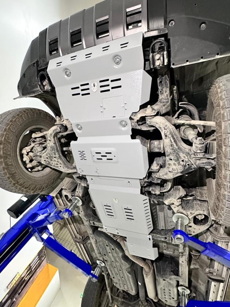 افضل حماية وجهية السيارة: دليل شامل لحماية طلاء سيارتك من الرمال الصحراوية