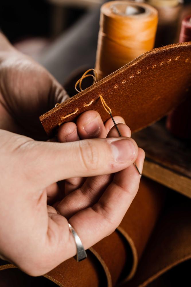 أحذية شرقية مصنوعة بأيدي حرفيين