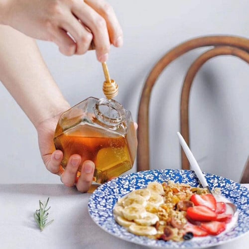 علبة عسل علبة زجاجية للعسل مع ملعقة عسل خشبية من الشرهان للعسل الطبيعي