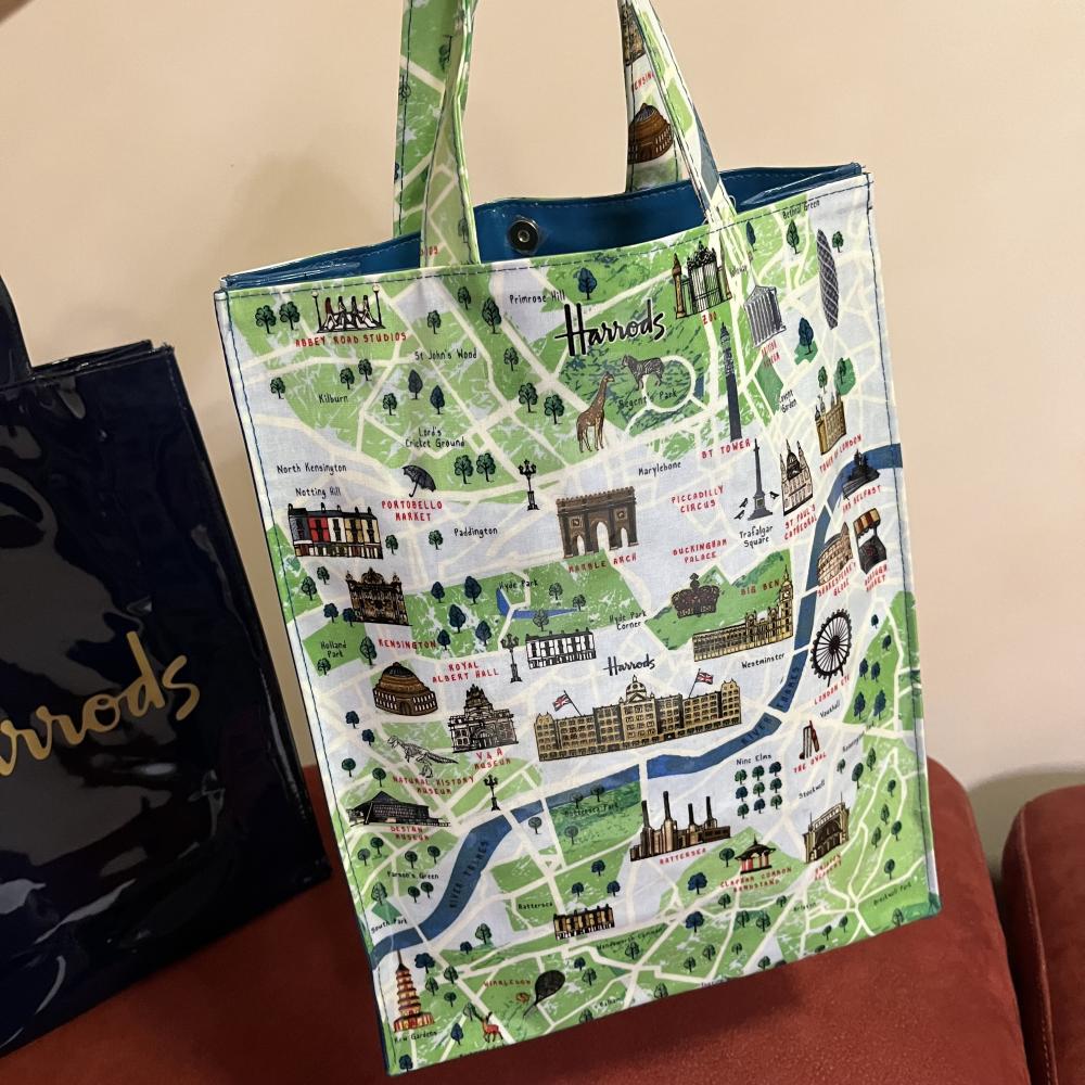 كيس وسط هارودز Harrods