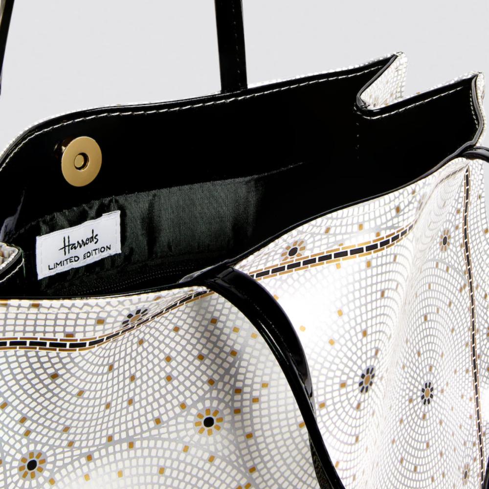 كيس وسط هارودز Harrods