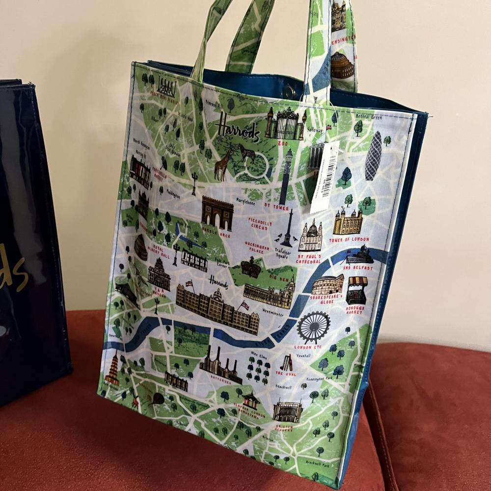 كيس وسط هارودز Harrods