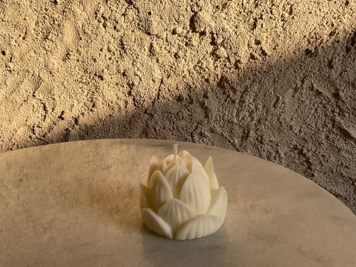 شمعة ورد الجوري.