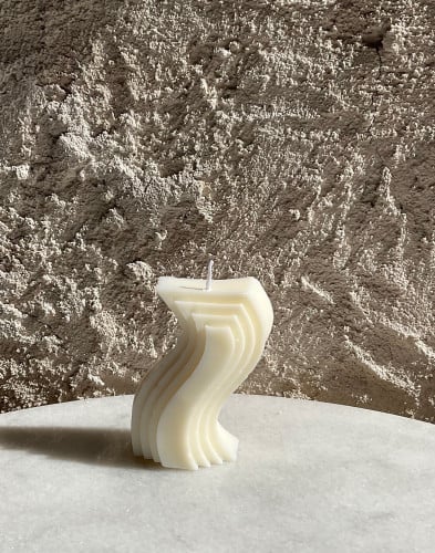 الشمعة المائله..