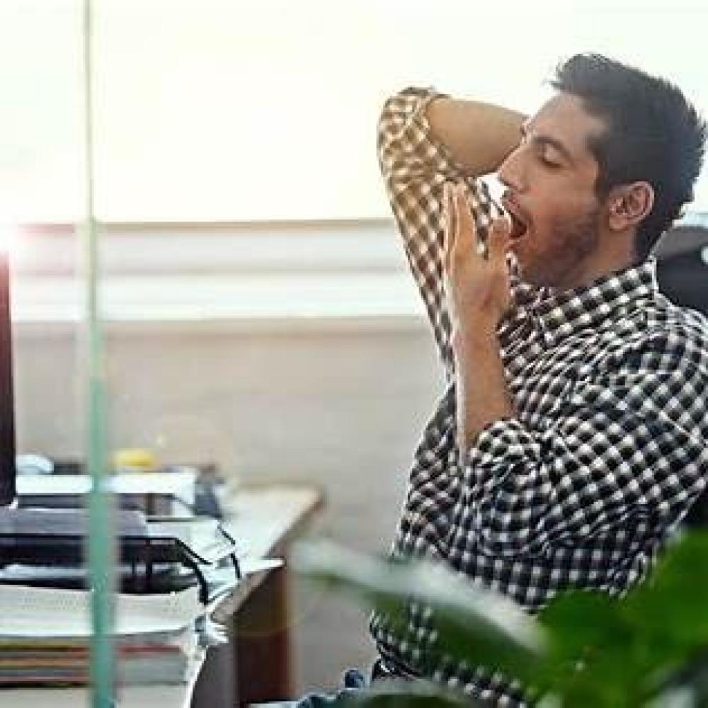 النعاس أثناء النهار | الأسباب الشائعة للنعاس والحلول لتحسين جودة النوم