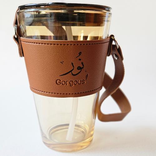 كوب زجاجي مع حامل جلدي