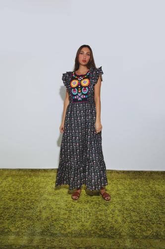 سلمى كفتان أسود