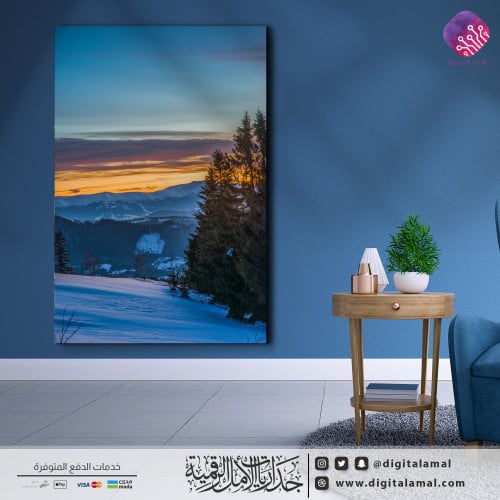 لوحة جدارية لتراكم الثلوج وخلفها الجبال وغروب الشم...