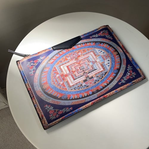 ايكونيك باوتش Iconic