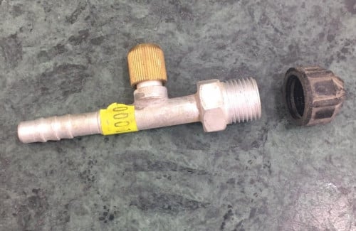 CONNECTOR 1-2 180D MALE O-RING WITH R-12 VALVE No 11135W