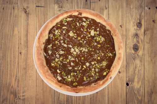 بيتزا نوتيلا بالمكسرات Nutella nuts pizza