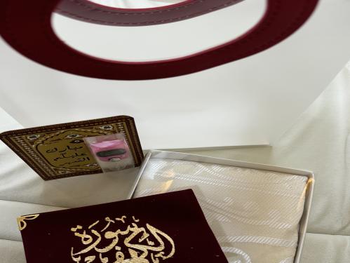 توزيعات كيس بلاستيك + سجادة تركية خفيفة+ سورة الكه...
