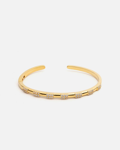 اسوارة بتصميم ناعم باللون الذهبي