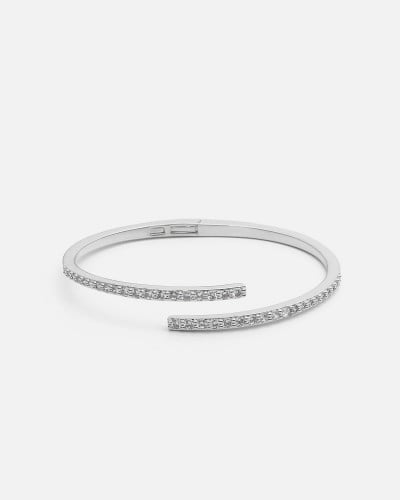 اسوارة نسائية بتصميم عصري بلون فضي