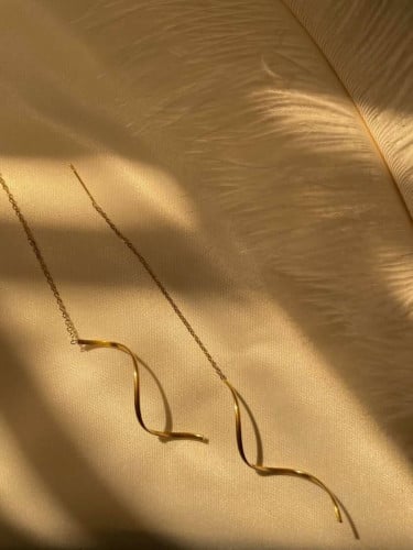 قرط خيط الذهب