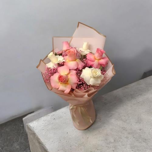 باقة الجبسوفيليا والجوري