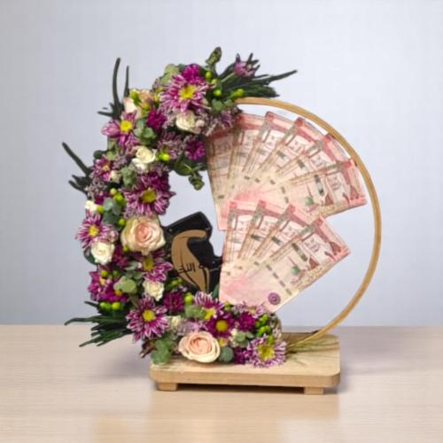 تنسيق دائرة بالورد الطبيعي مع مبلغ مالي