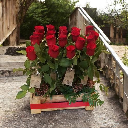 وردة مع كرت تعليق .