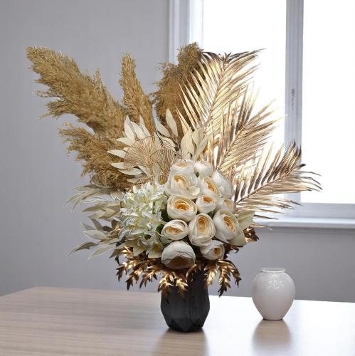 فازة ورد لمنزل جديد ورد ابيض و ذهبي