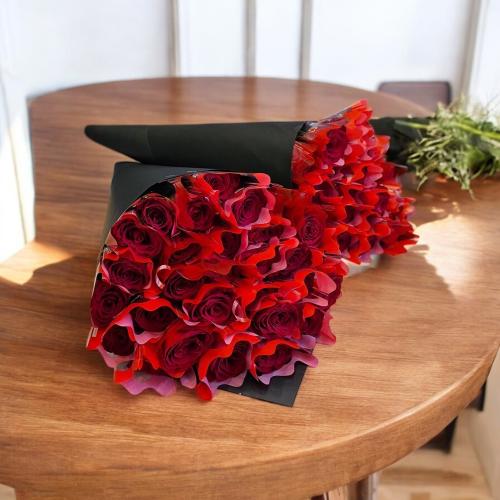 وردة مع تغليف .