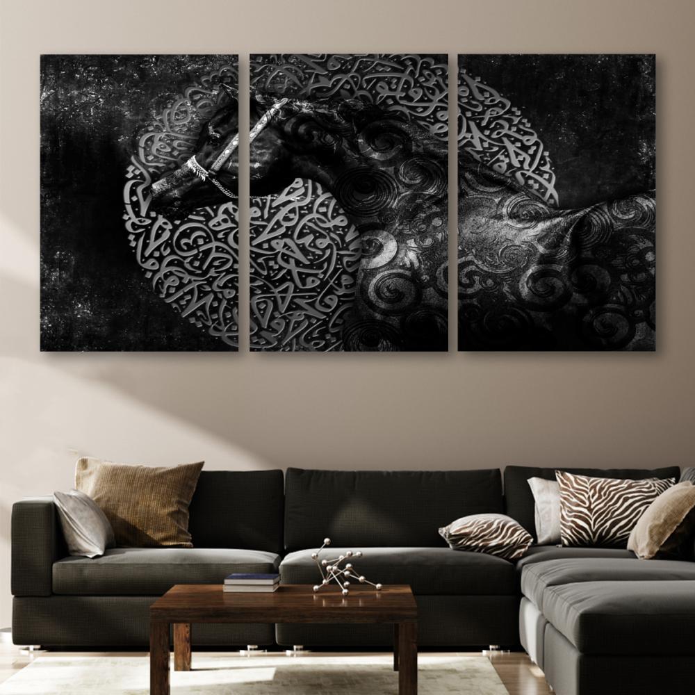 ثلاث لوحات خشبية  بتصميم حصان