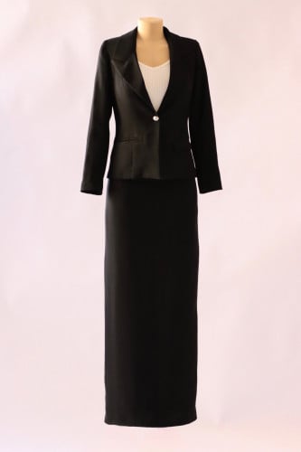 تنورة لون اسود - Black Skirt